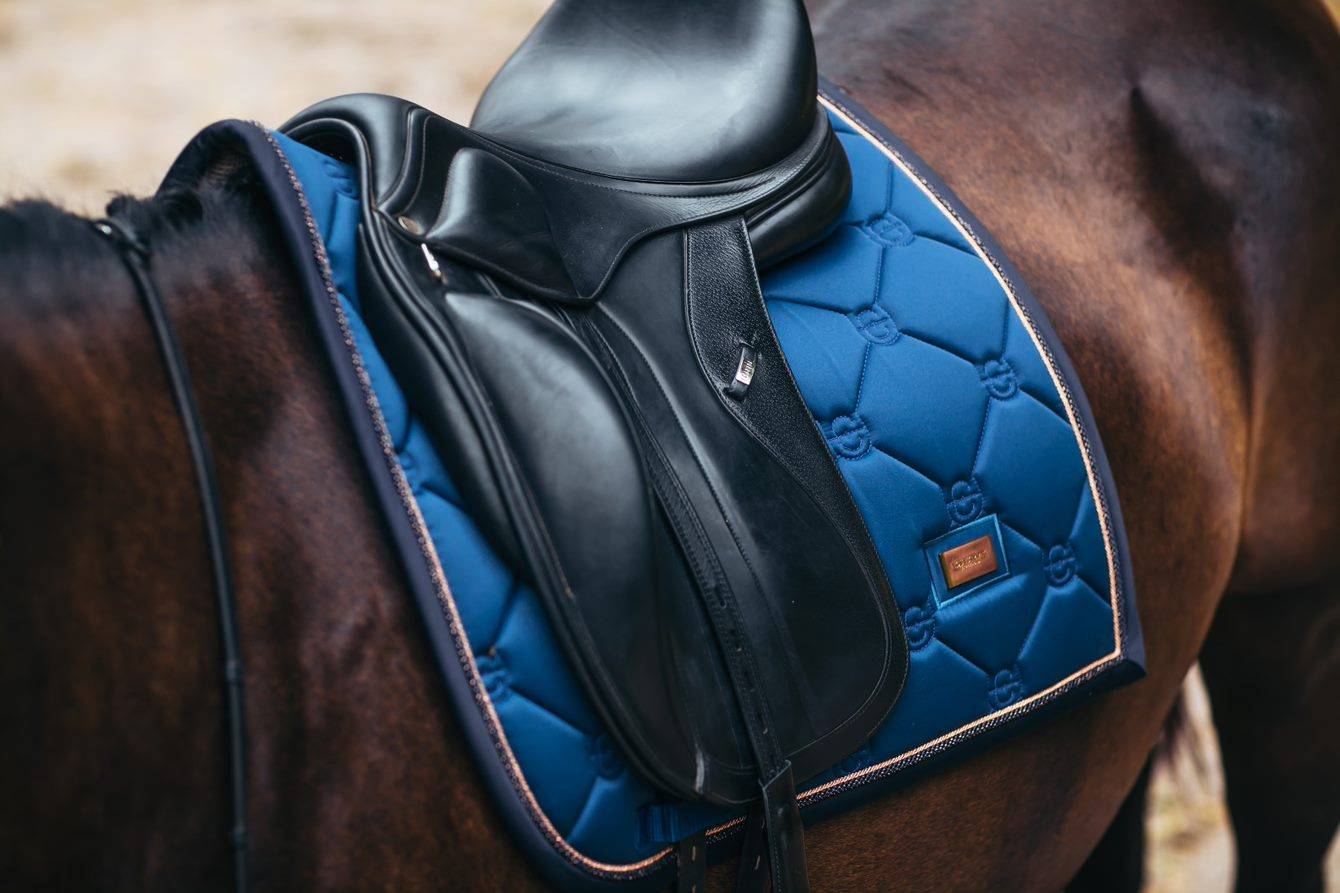 Tapis de selle Monaco Blue DRESSAGE - Equestrian Stockholm