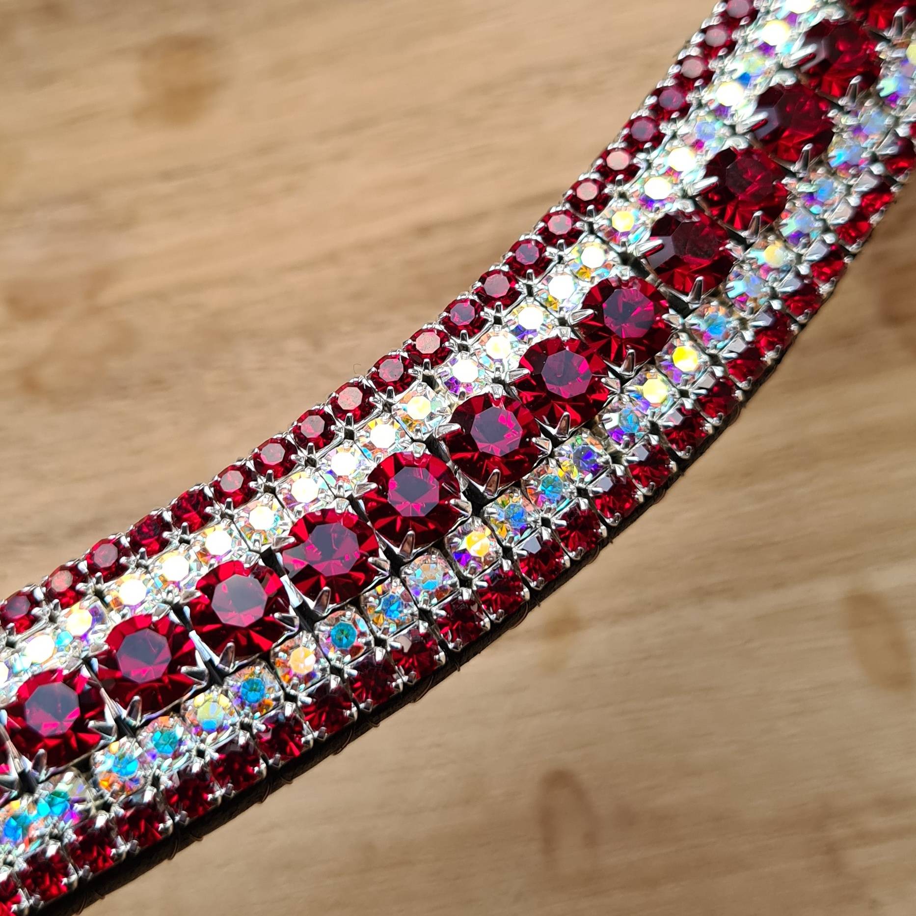 Frontal strass blanc à reflets et bordeaux