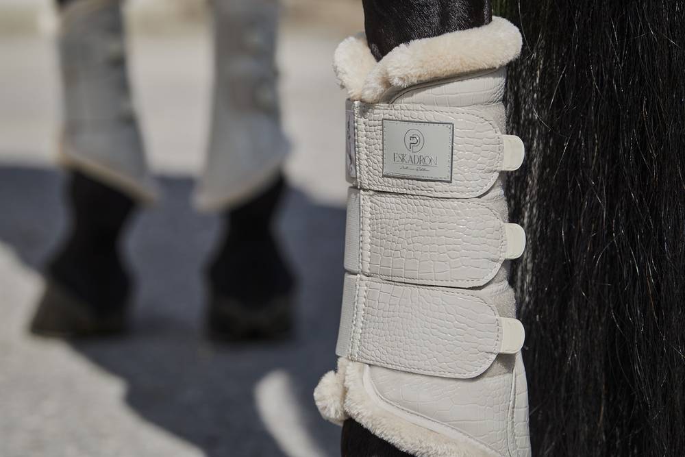 Croc Faux Fur Platinum Gaiters 2022 - Eskadron