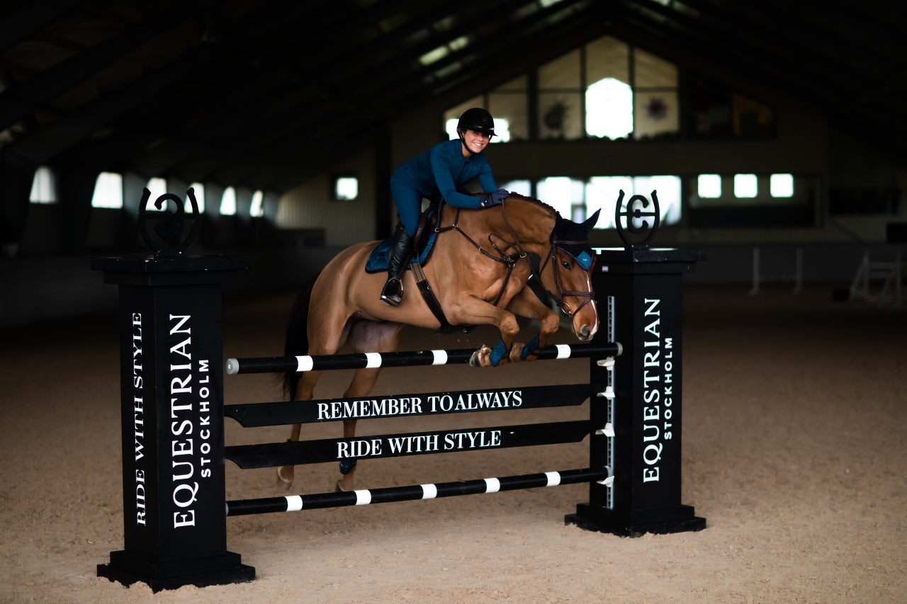 Tapis Glimmer Blue Meadow MIXTE - Equestrian Stockholm