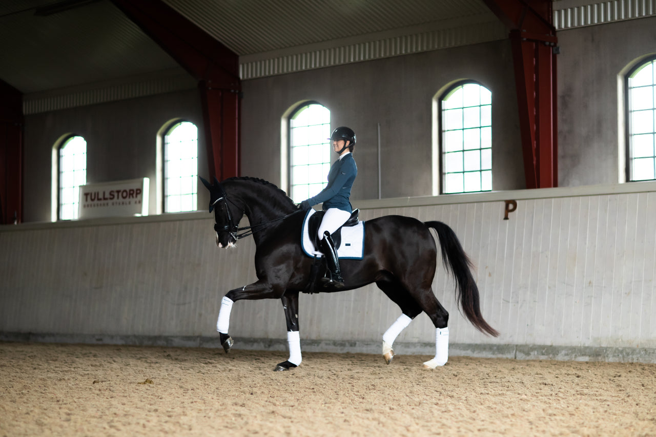 Tapis White Blue Meadow - Equestrian Stockholm
