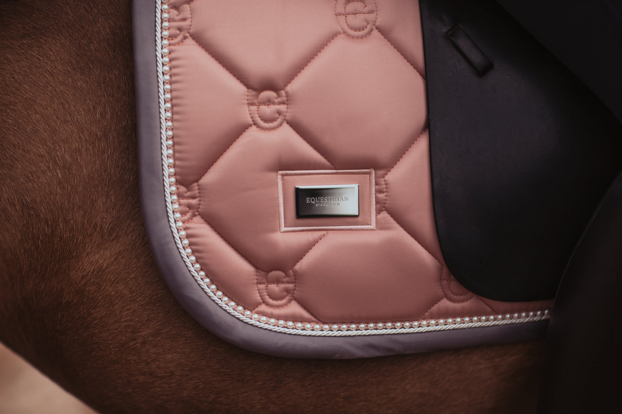 PINK PEARL saddle pad - Equestrian Stockholm
