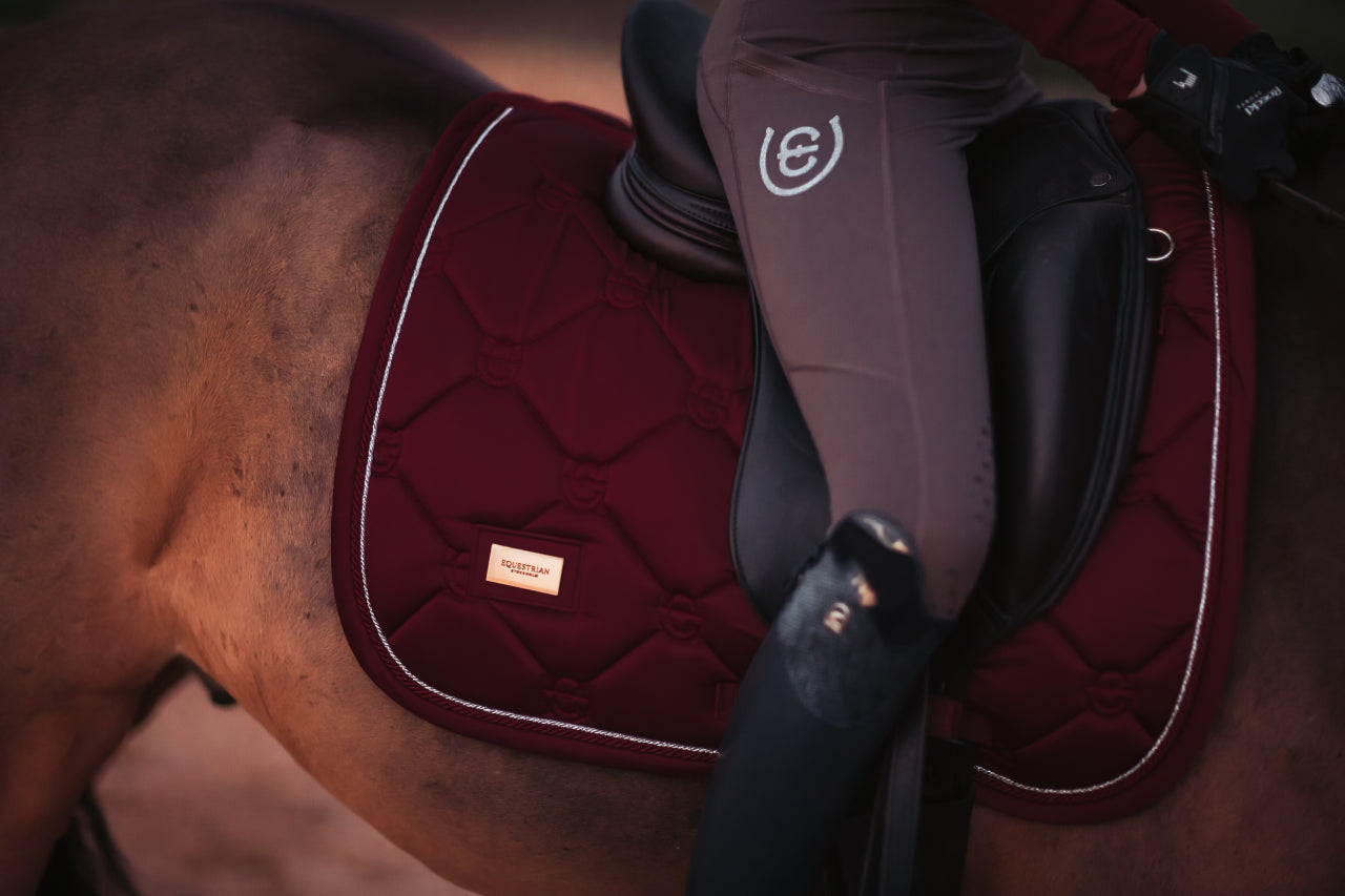 Tapis de selle Bordeaux - Equestrian Stockholm