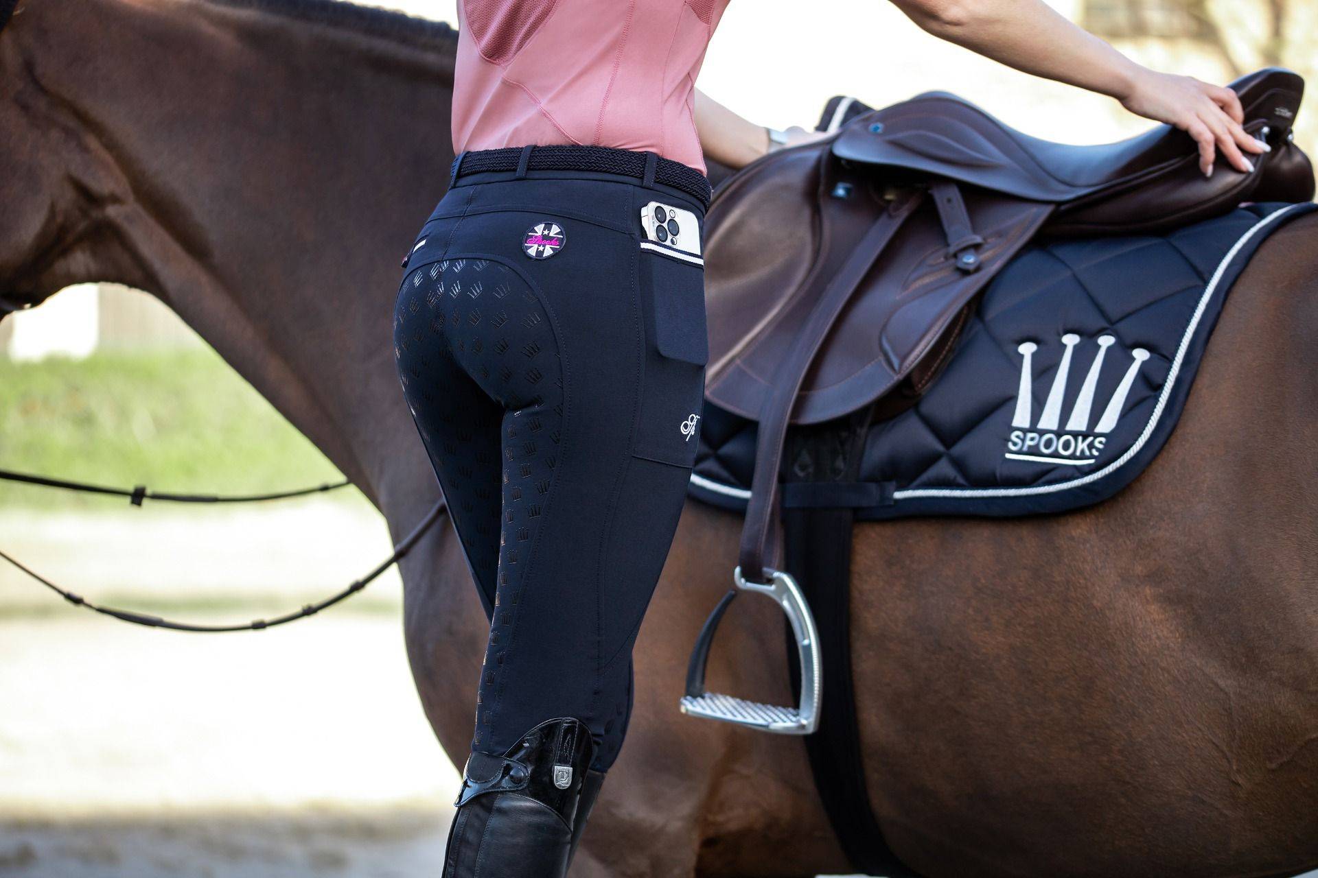 Crown Shiny Rug - Spooks