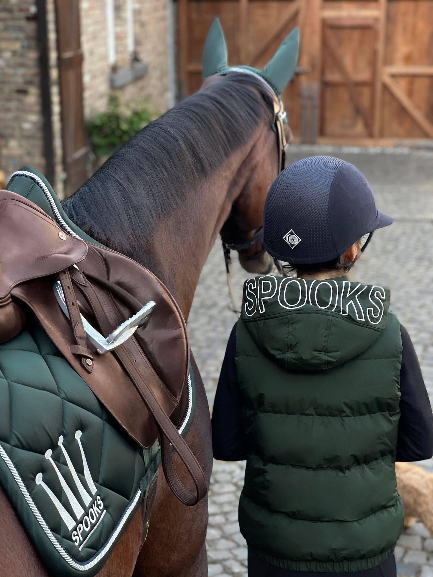 Crown Shiny Rug - Spooks