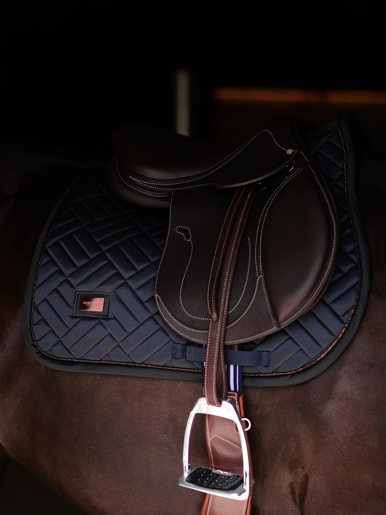 Tapis de selle Modern Dark Ocean MIXTE - Equestrian Stockholm