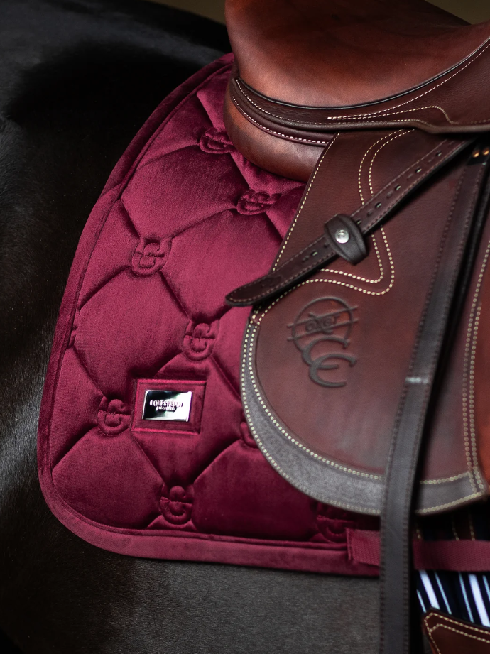 Tapis de selle Velvet Merlot MIXTE- EQUESTRIAN STOCKHOLM