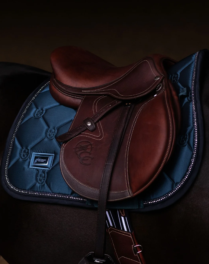 Tapis de selle Crystal Shine Blue Meadow MIXTE - EQUESTRIAN STOCKHOLM