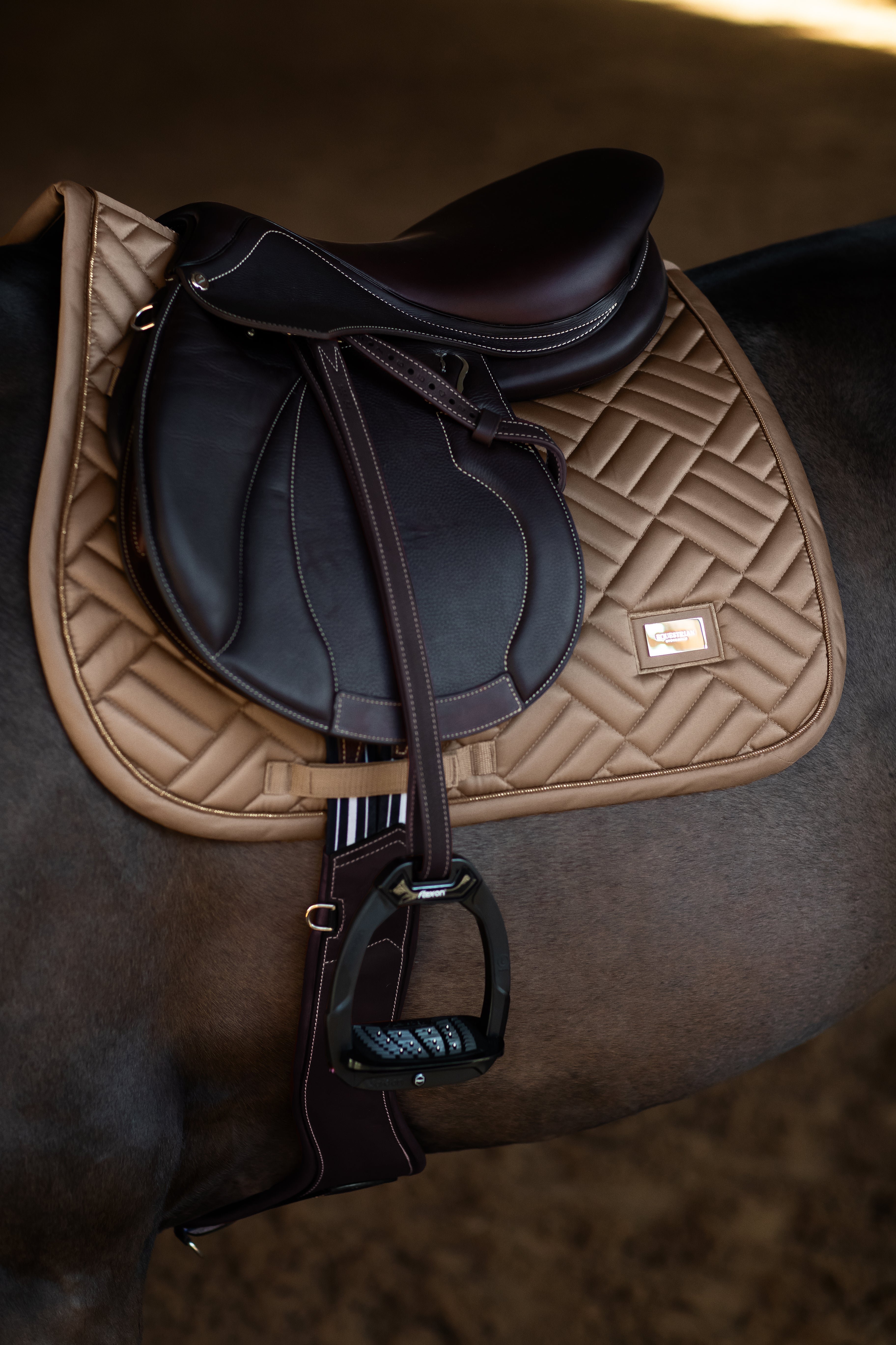 Tapis de selle Modern Champagne MIXTE - Equestrian Stockholm