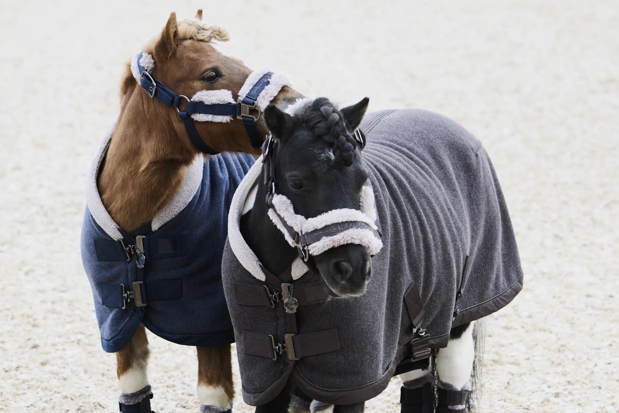 Licol Double Pin Girth Faux Fur PLATINUM 2024 - Eskadron