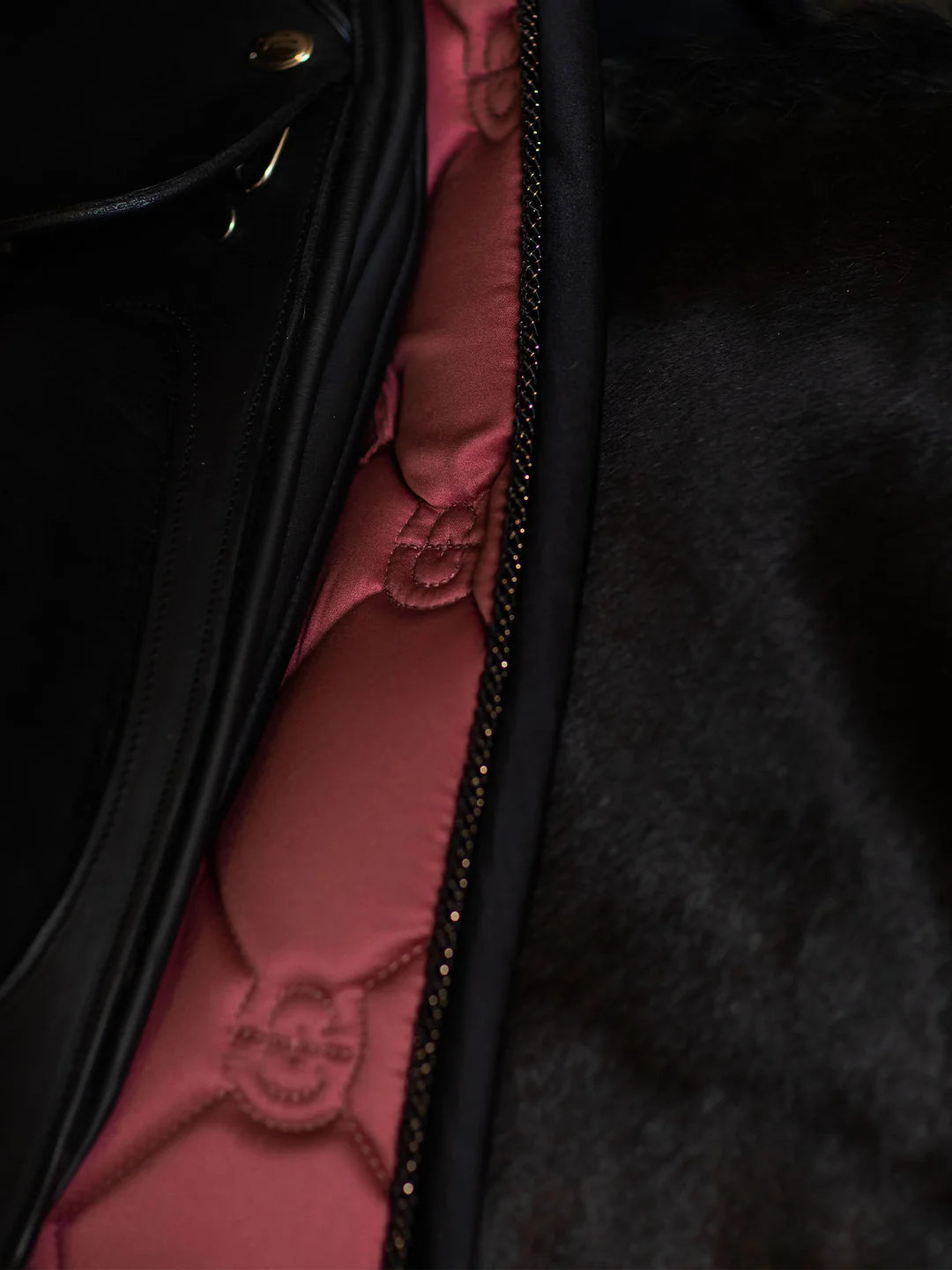 Tapis de selle Soft Rouge DRESSAGE - Equestrian Stockholm