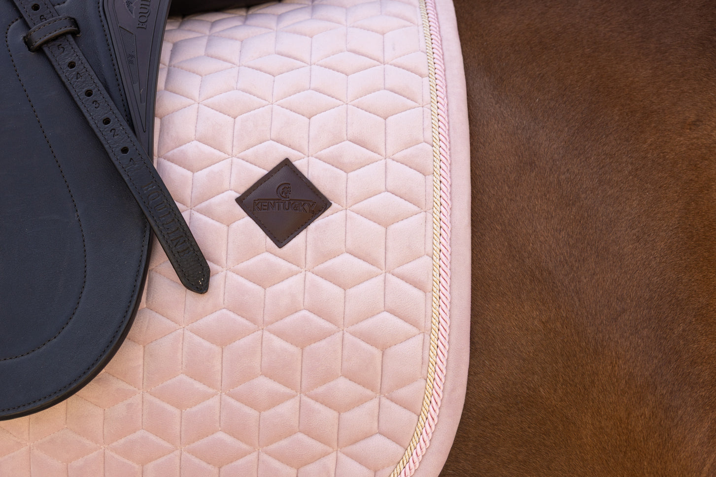 Tapis de selle Velvet Rose pale DRESSAGE - Kentucky