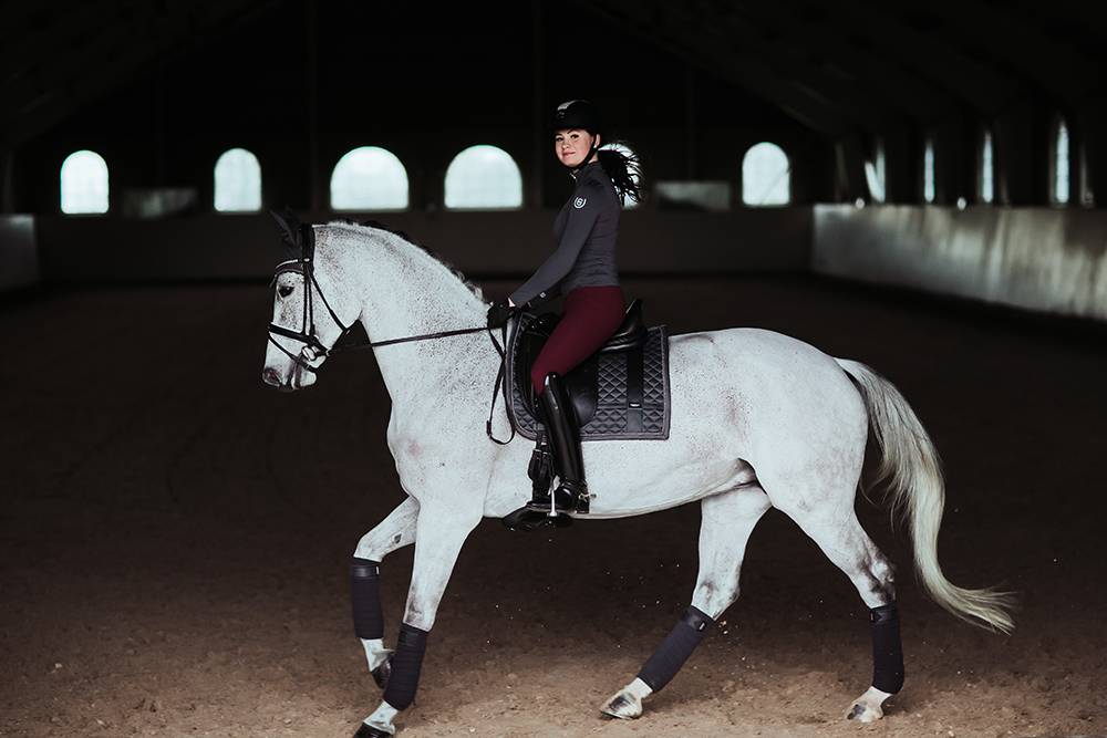 Tapis de selle No Boundaries Silver Cloud DRESSAGE - Equestrian Stockholm