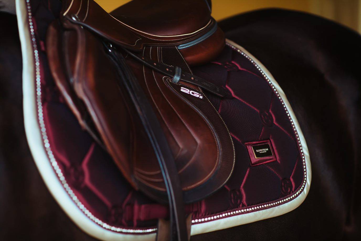 Tapis de selle Crystal Merlot Gold - Equestrian Stockholm