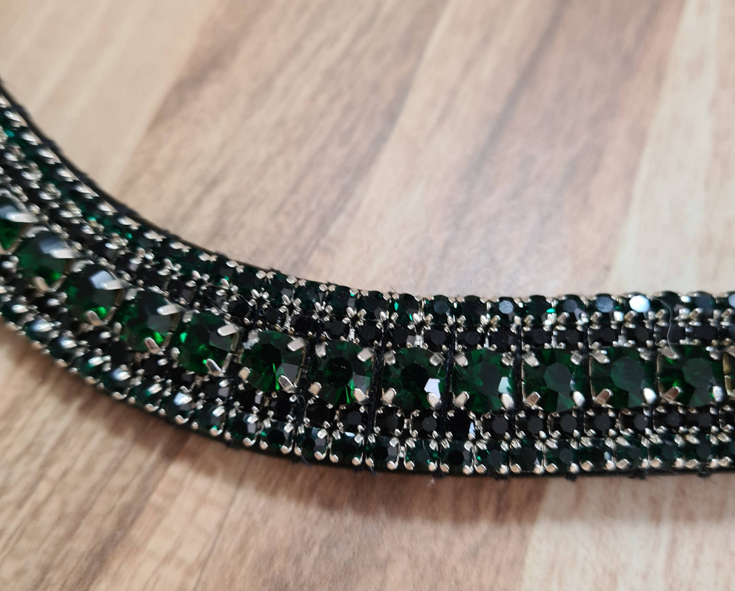 Frontal à strass noir et vert