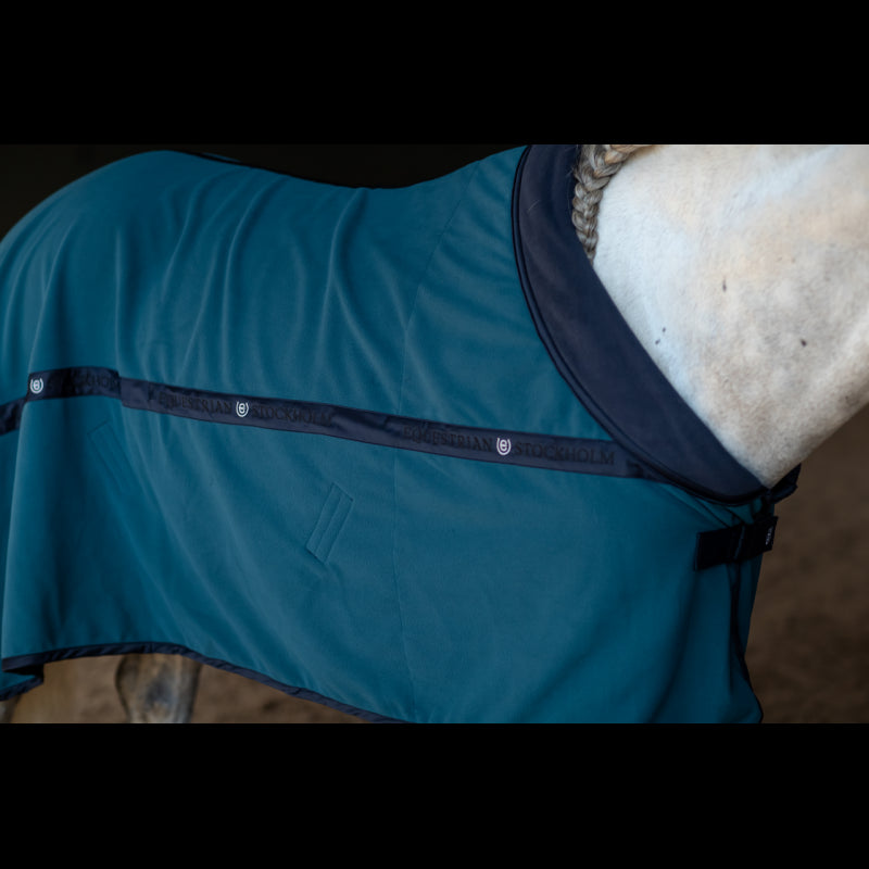 Aurora Blues fleece blanket - Equestrian Stockholm