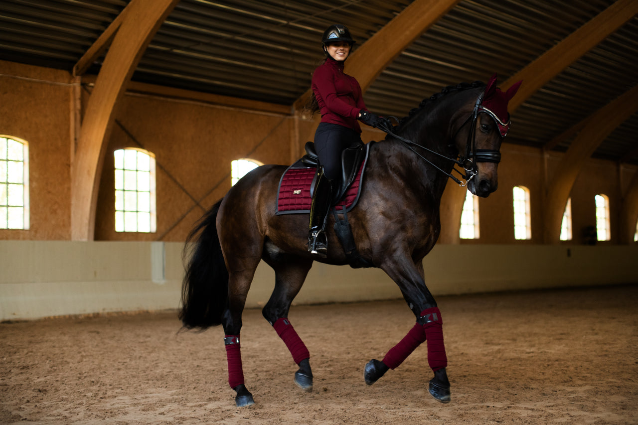 Tapis de selle Dark Bordeaux - Equestrian Stockholm