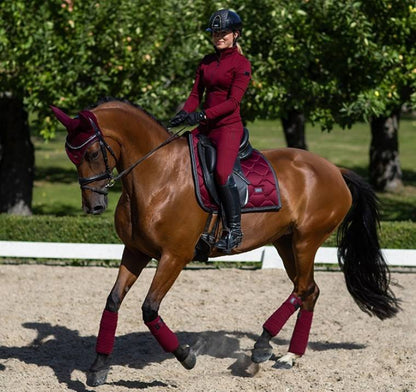 Tapis de selle Dark Bordeaux - Equestrian Stockholm