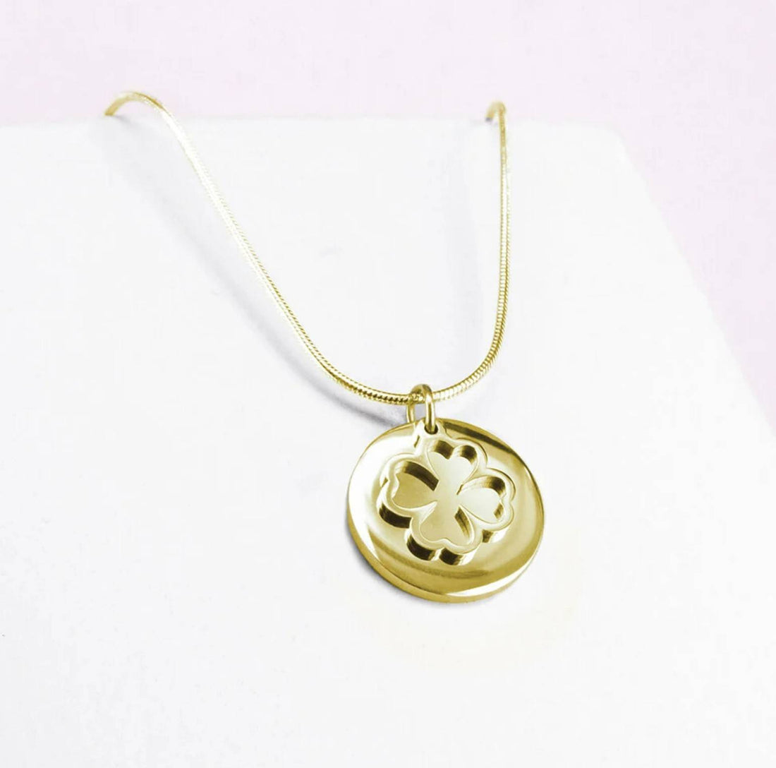 Clover charm pendant - Ponytail &amp;amp; Co