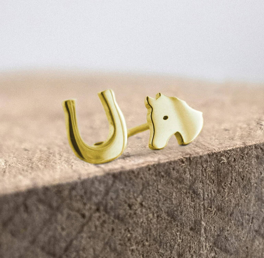 Horse head and horseshoe earrings - Ponytail &amp;amp; Co