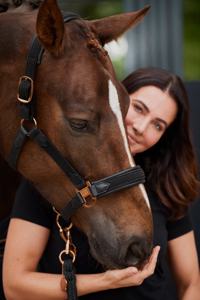 DOUBLE PIN PLAIT Platinum Halter 2023 - Eskadron