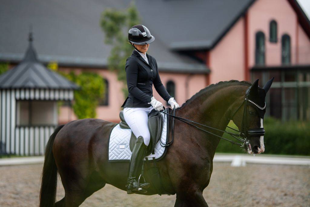 Tapis de selle Modern White Black Edition - Equestrian Stockholm