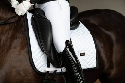 Tapis de selle Modern White Black Edition - Equestrian Stockholm