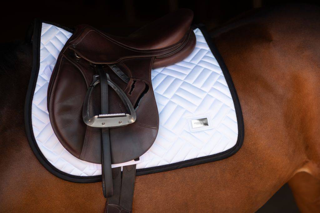 Tapis de selle Modern White Black Edition - Equestrian Stockholm