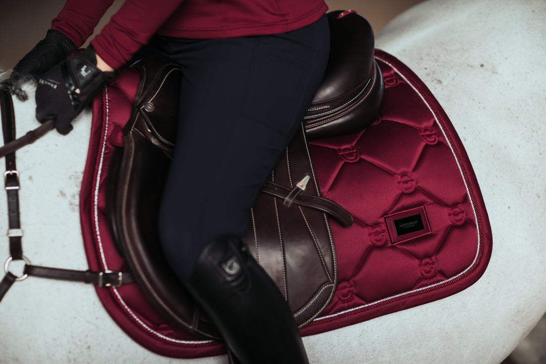 Tapis de selle Bordeaux - Equestrian Stockholm