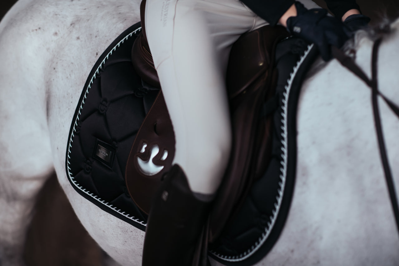 Tapis de selle Black Edition - Equestrian Stockholm