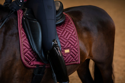 Modern New Maroon saddle pad - Equestrian Stockholm