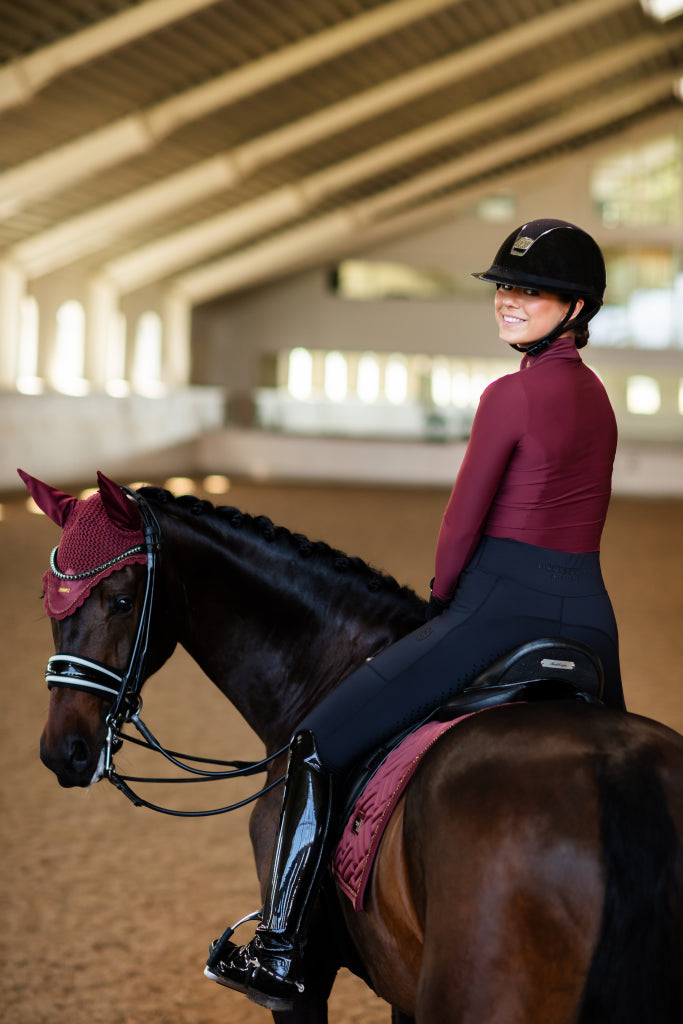 Modern New Maroon saddle pad - Equestrian Stockholm