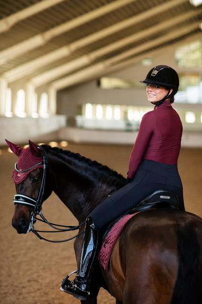 Modern New Maroon saddle pad - Equestrian Stockholm