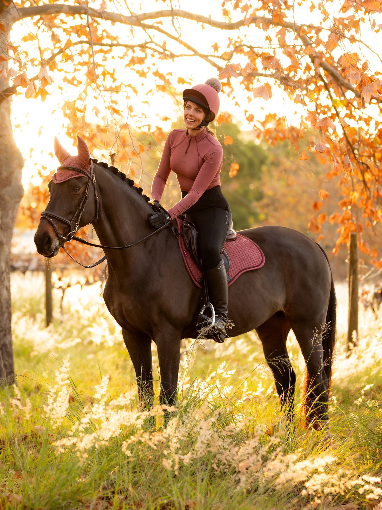 Suede Square Orchid saddle pad - LEMIEUX