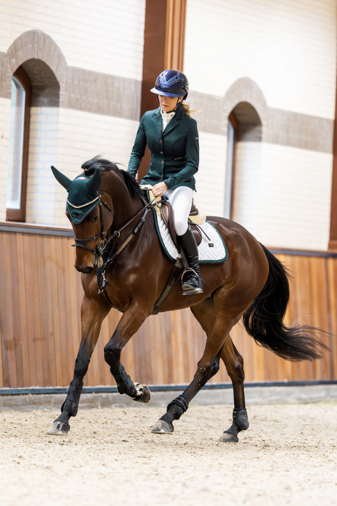 Tapis de selle Modern White Dramatic Monday - Equestrian Stockholm