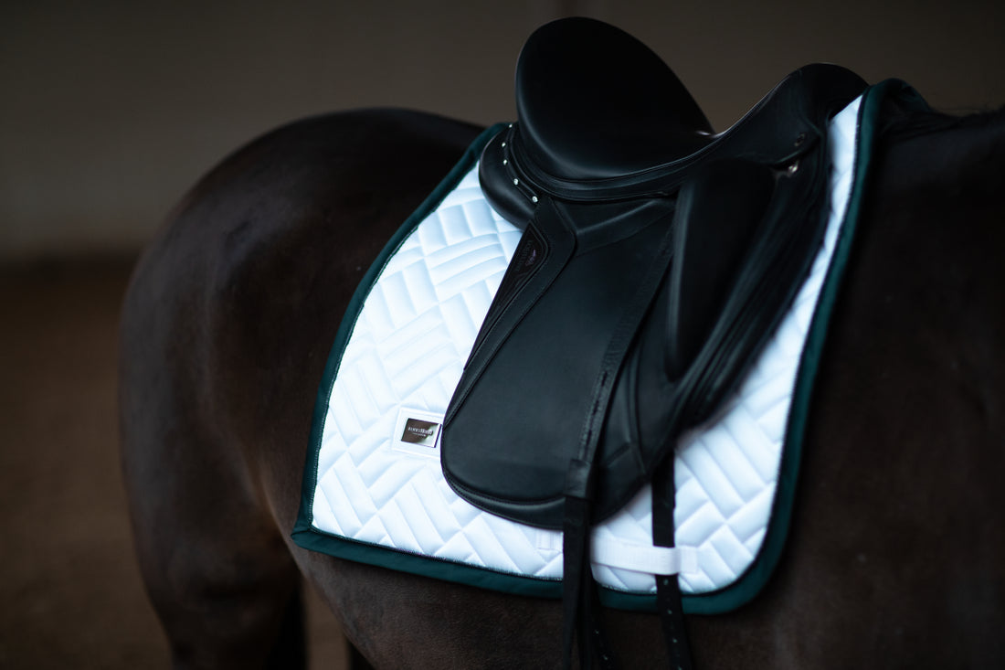 Modern White Dramatic Monday saddle pad - Equestrian Stockholm