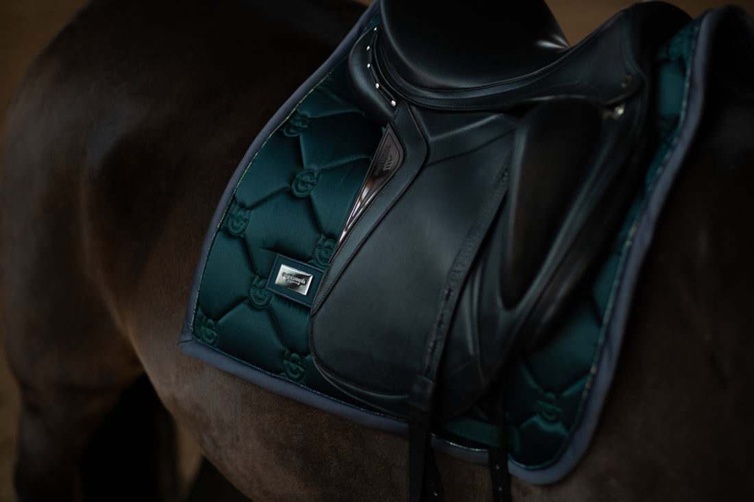 Dramatic Monday saddle pad - Equestrian Stockholm