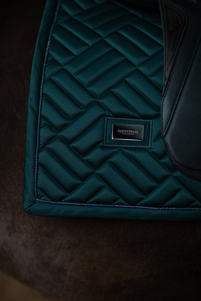 Modern Dramatic Monday saddle pad - Equestrian Stockholm