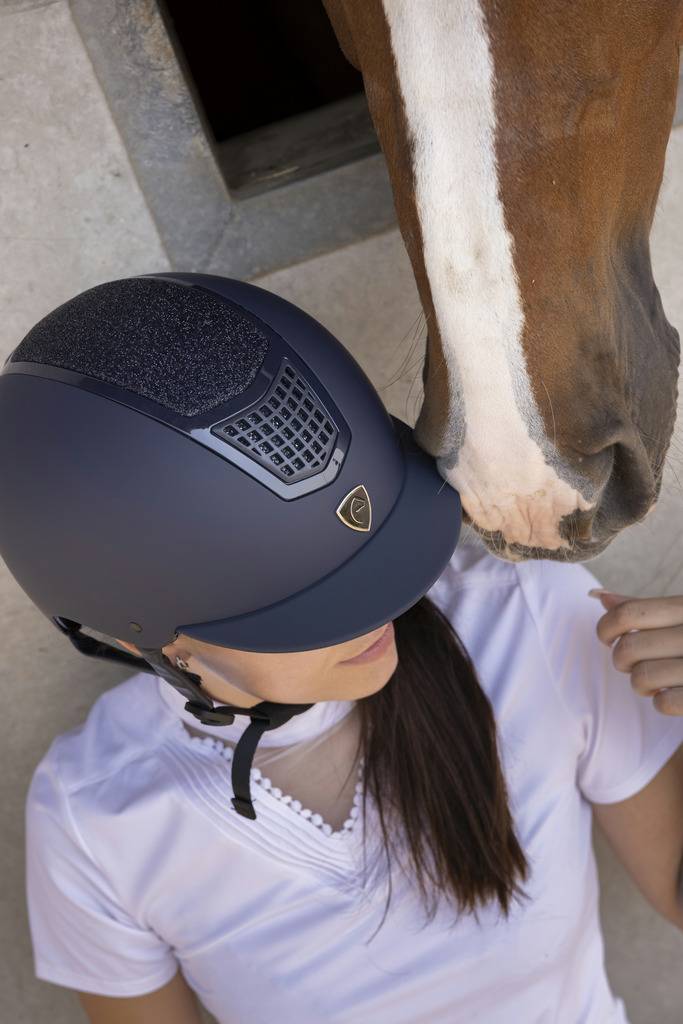 Airy riding helmet with classic visor - Equithème