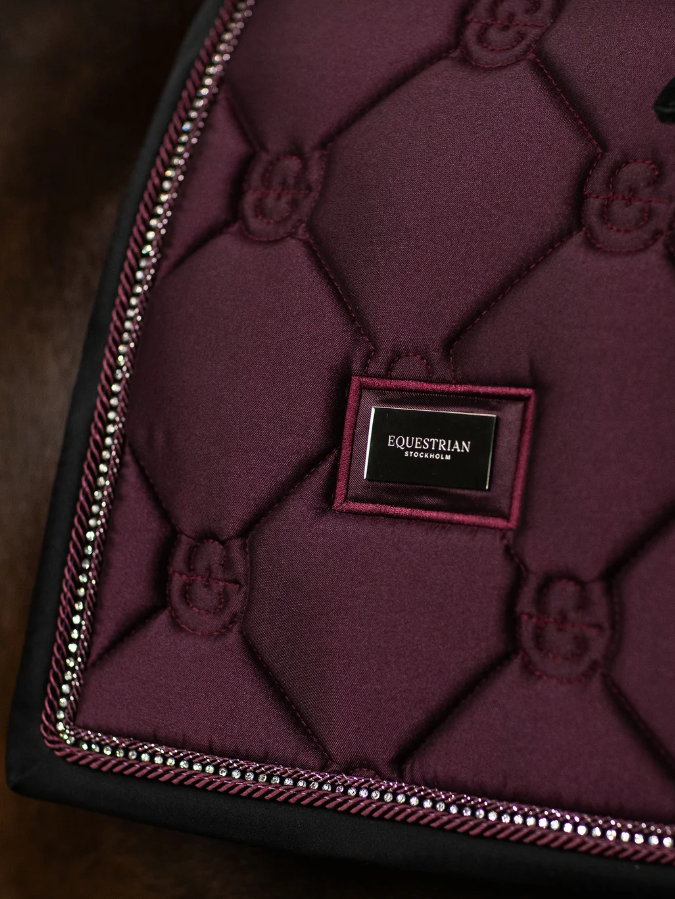Tapis de dressage Crystal Shine Mauve Wine - EQUESTRIAN STOCKHOLM
