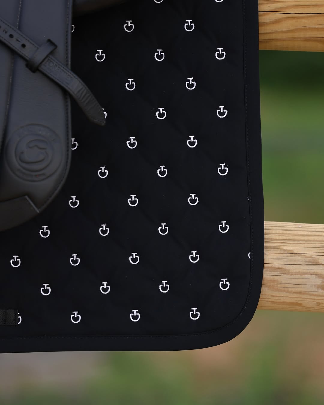 Tapis de selle Embrodery Noir CSO - CAVALLERIA TOSCANA