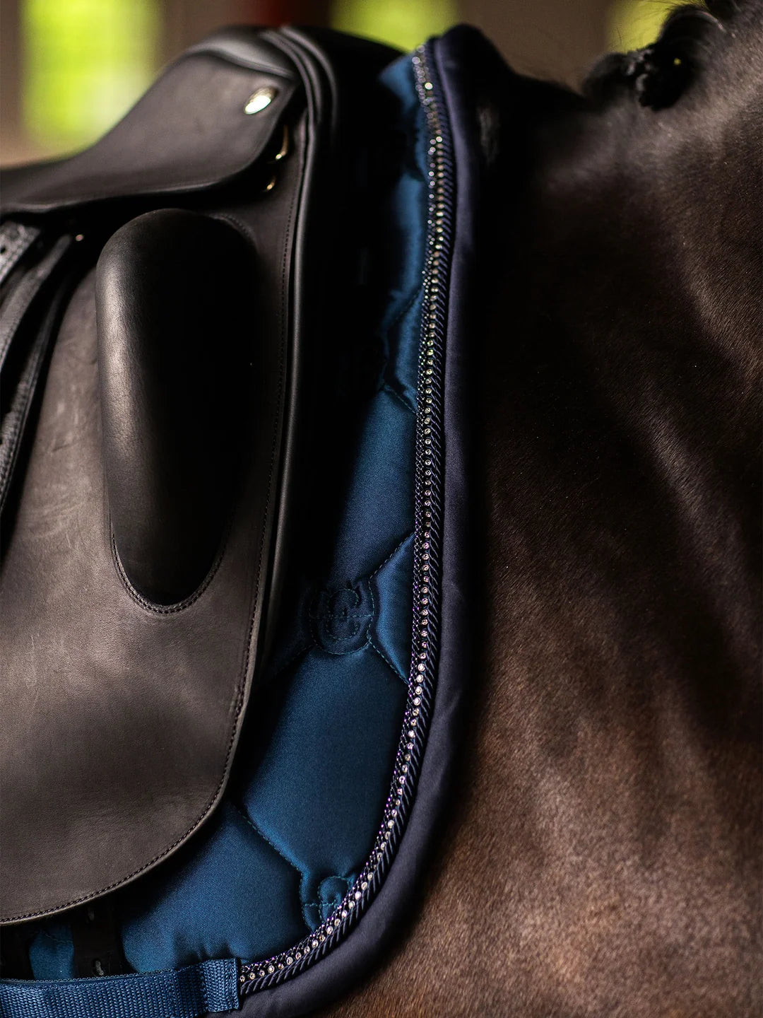 Tapis de selle Crystal Shine Blue Meadow DRESSAGE - EQUESTRIAN STOCKHOLM