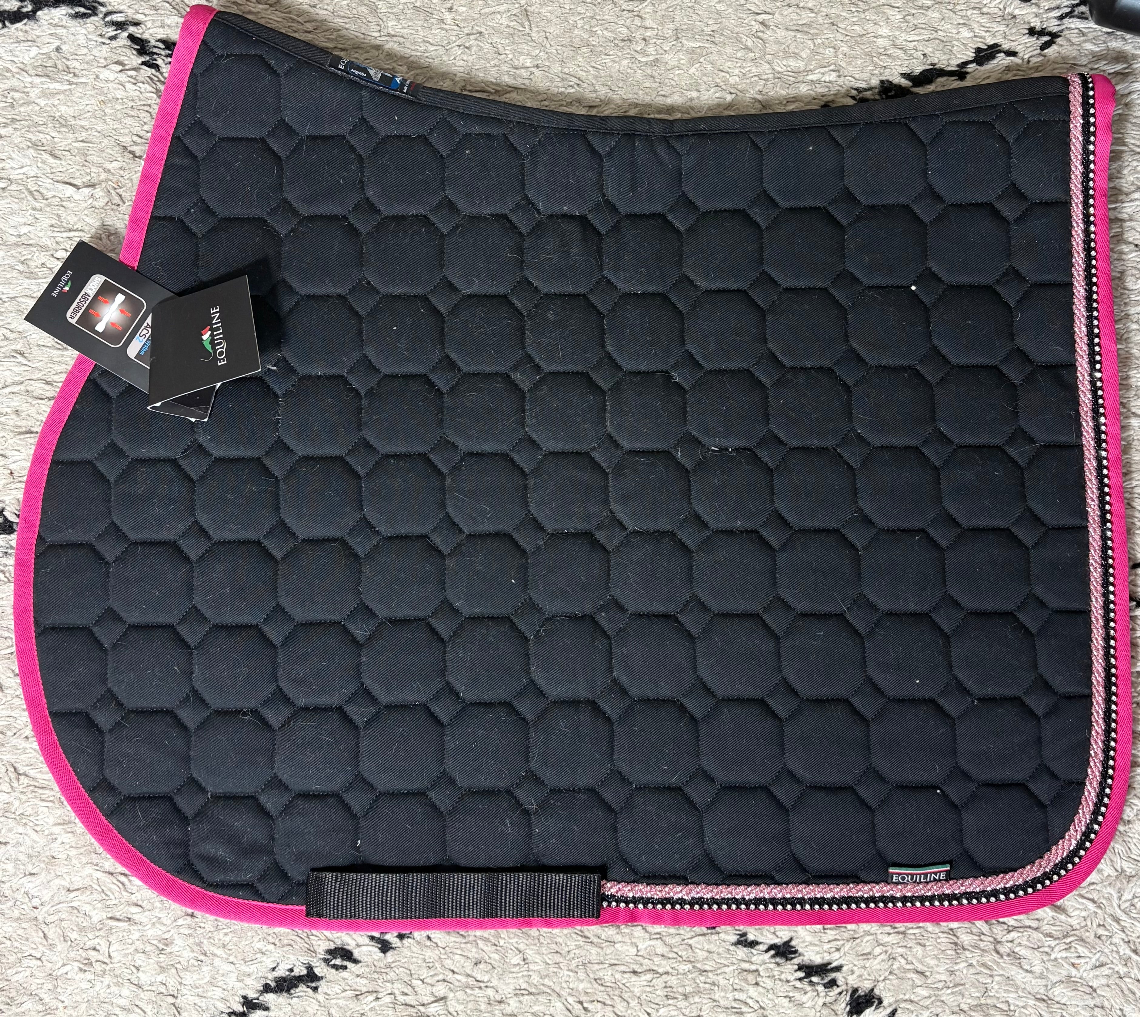 Tapis de selle noir bord rose - EQUILINE