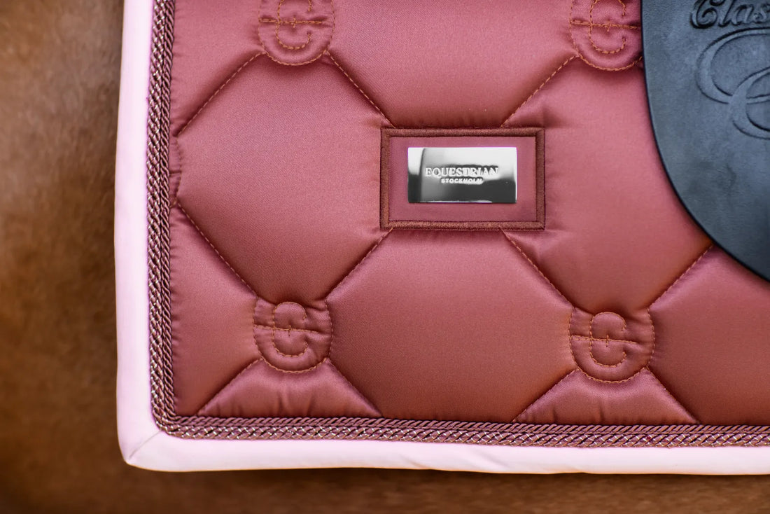 Tapis de selle Amber Rose DRESSAGE - Equestrian Stockholm