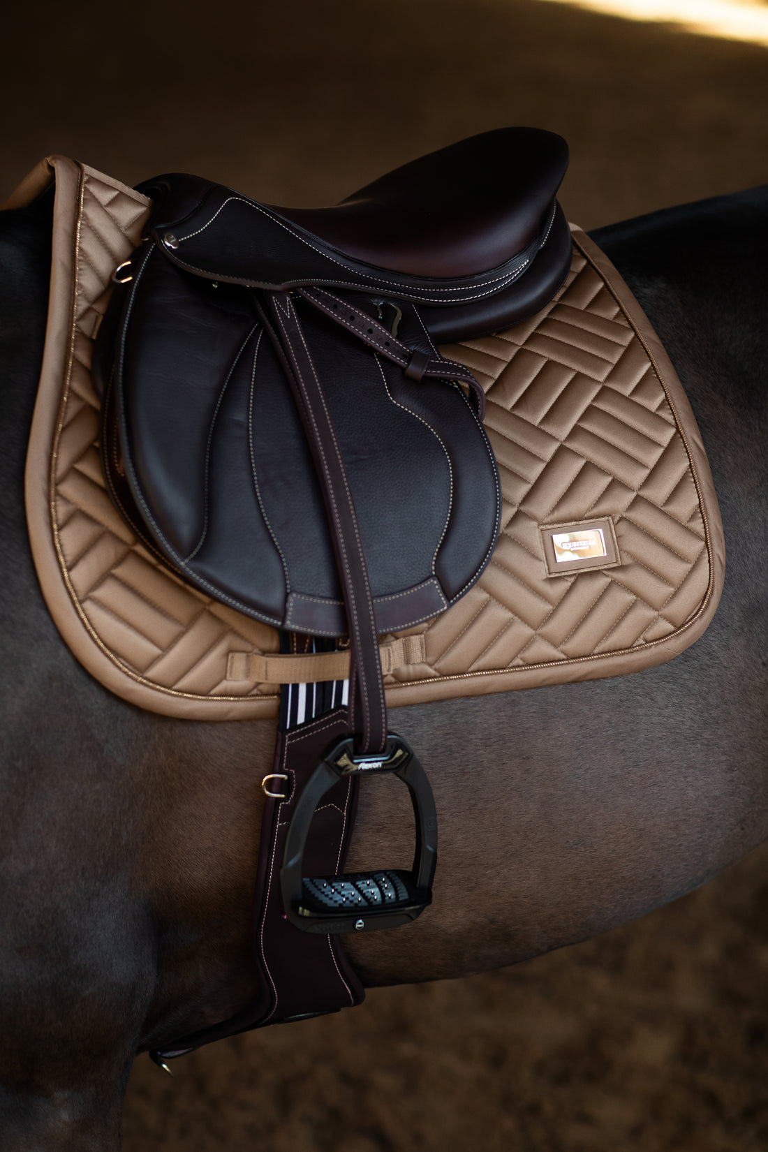 Tapis de selle Modern Champagne MIXTE - Equestrian Stockholm