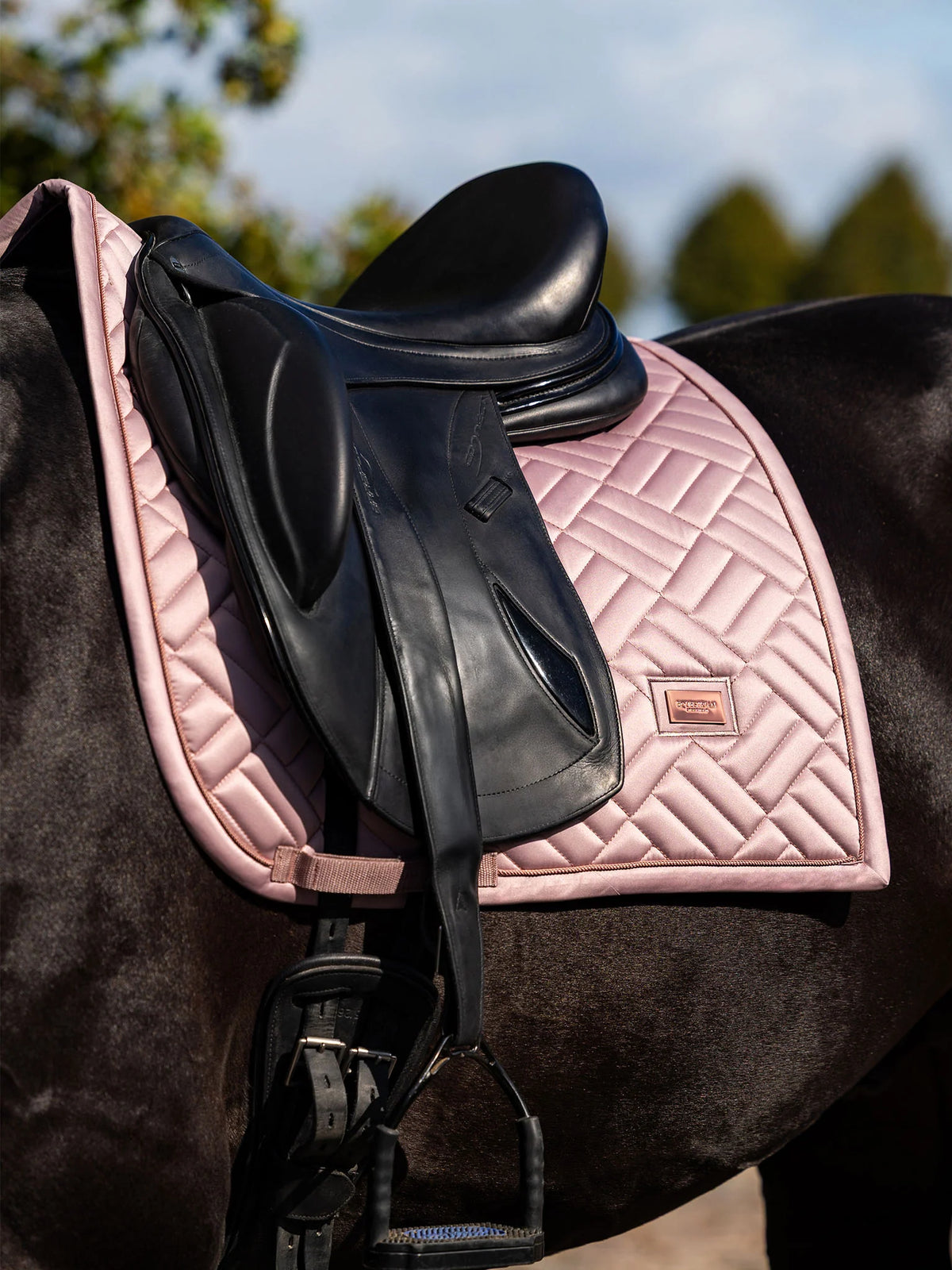 Tapis de selle Modern Midsummer Blush DRESSAGE - Equestrian Stockholm
