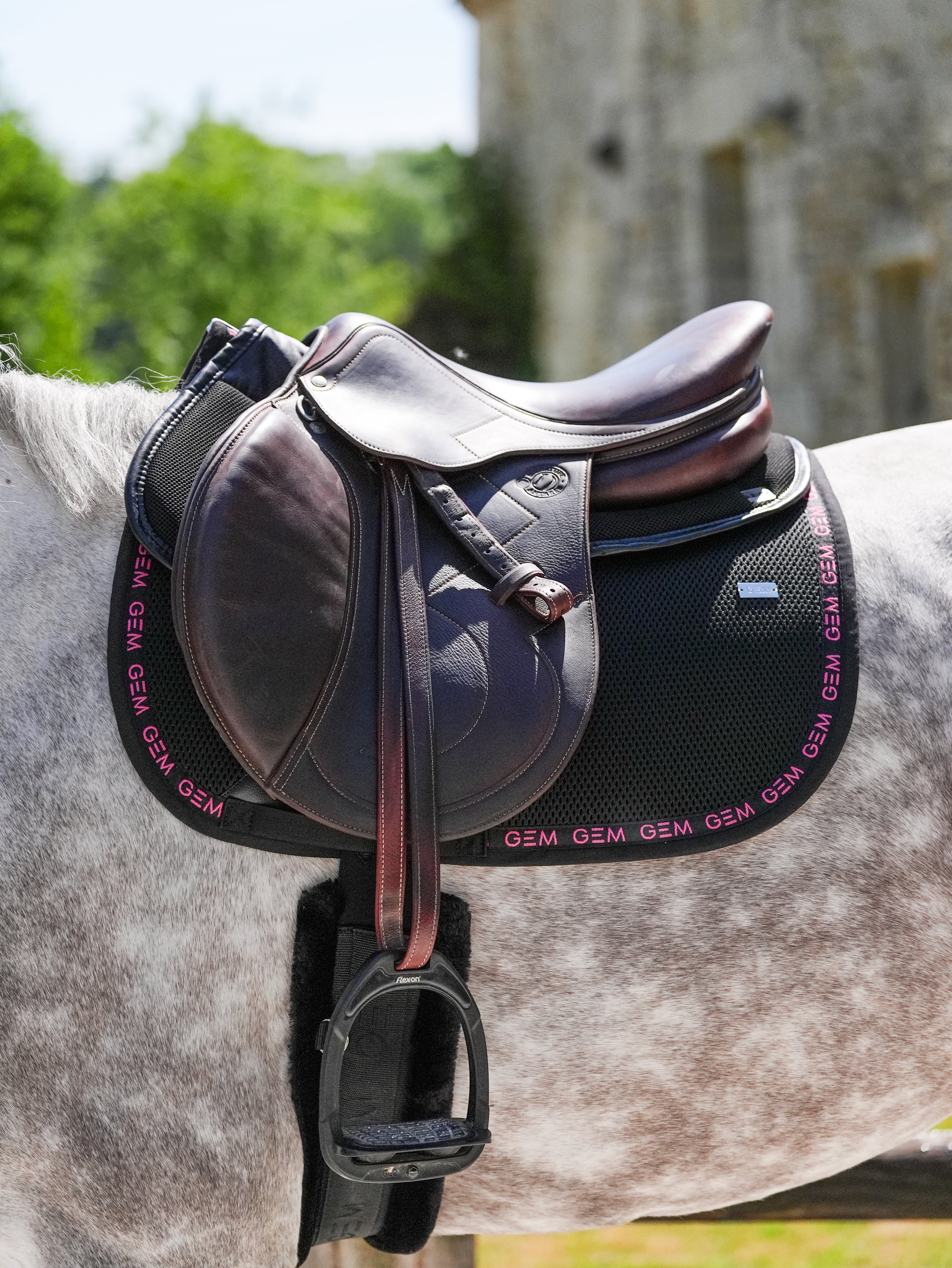 Tapis de selle MESH Noir/Rose - GEM