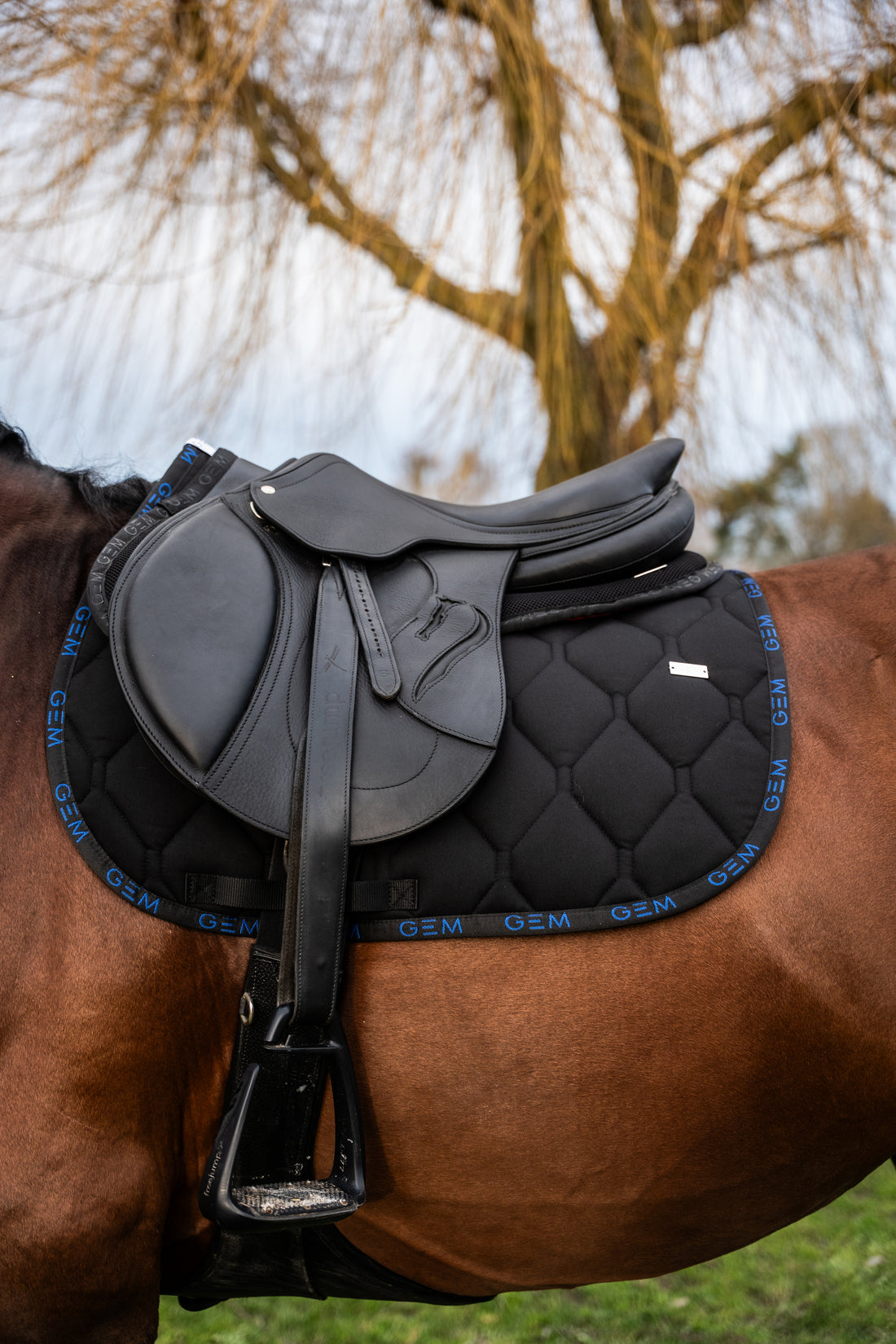 Tapis de selle LOVE Obstacle NOIR BLEU - GEM