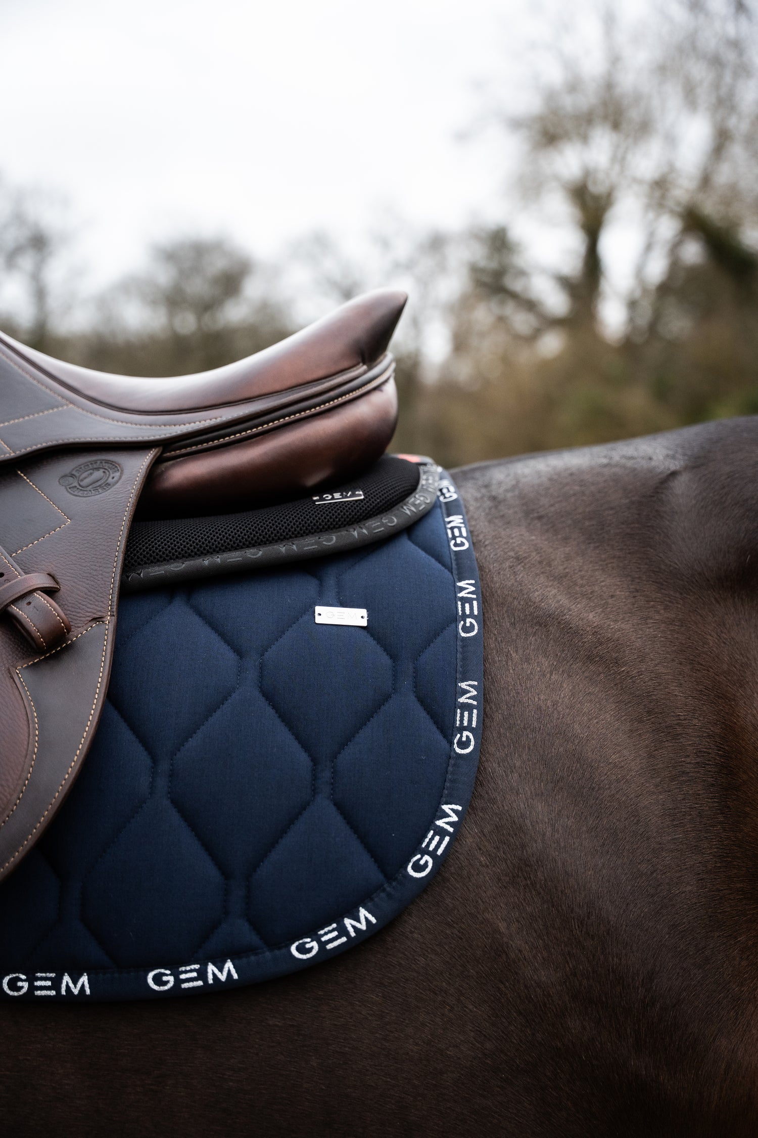 Tapis de selle LOVE Obstacle Bleu argent - GEM