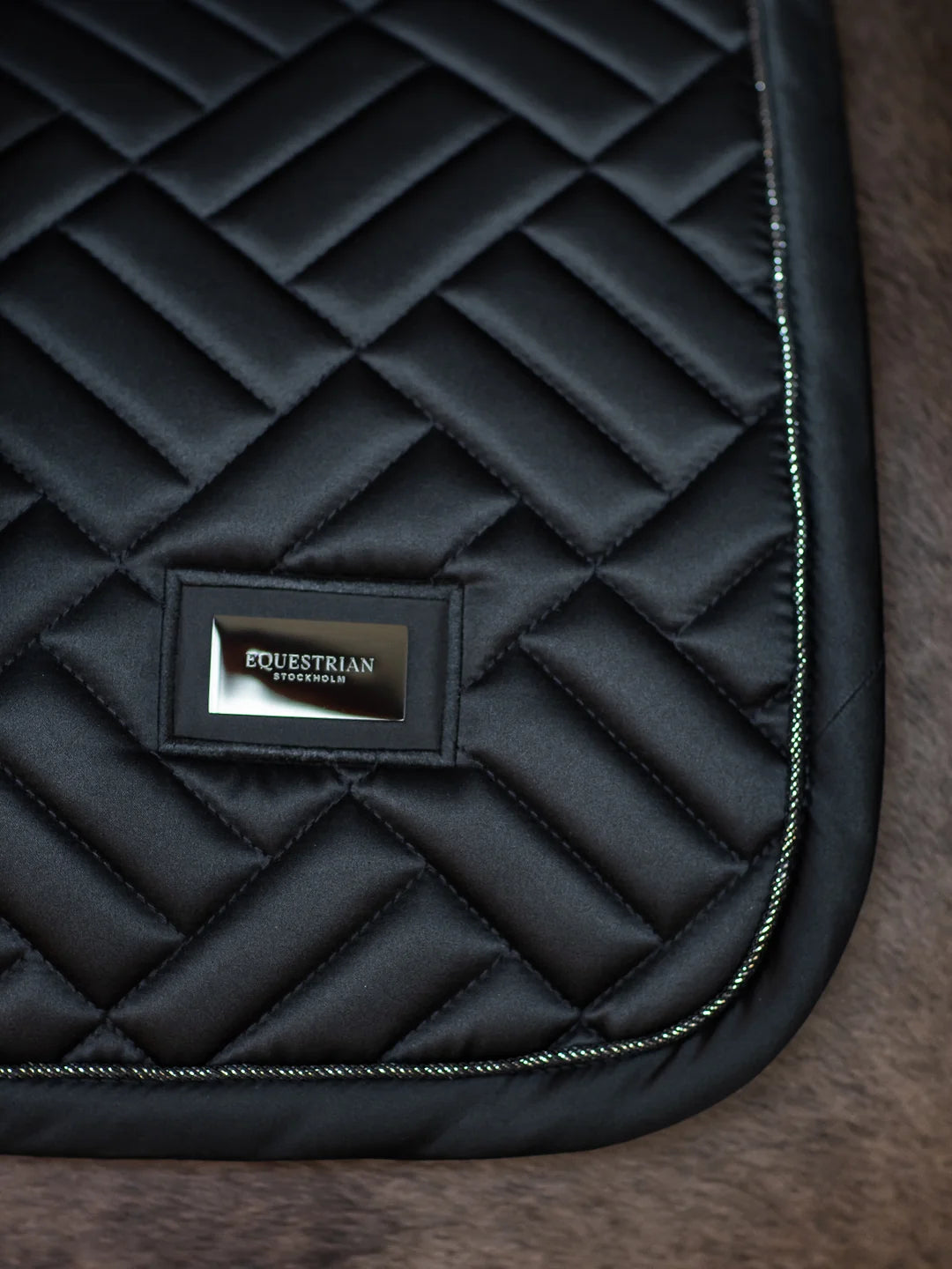 Tapis de selle Modern Black MIXTE - Equestrian Stockholm